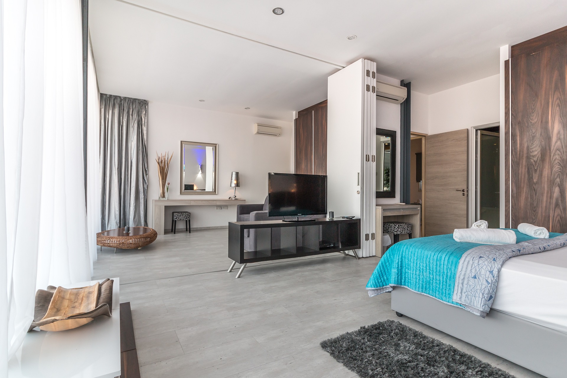 Why Rent A Luxury Villa?